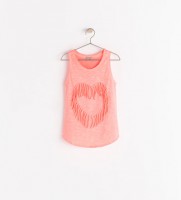 camiseta flecos corazón 